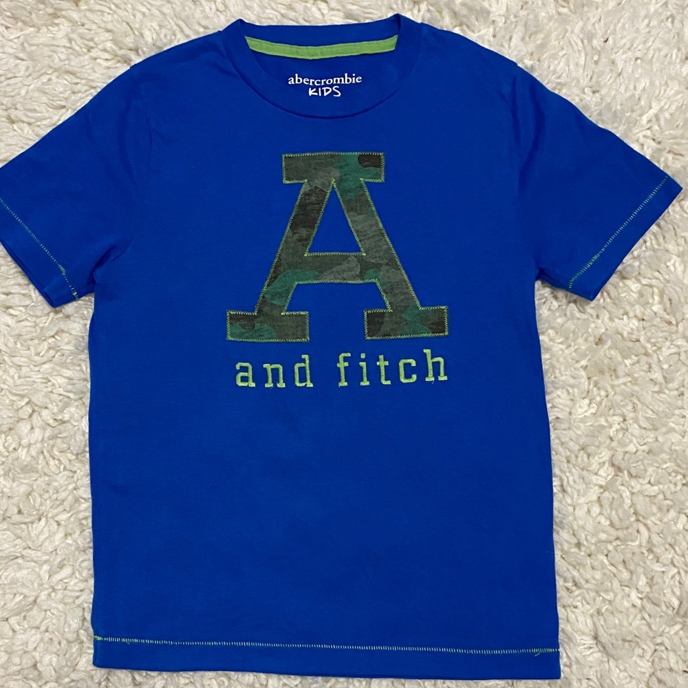 Abercrombie and fitch boys sz 9/10 Blue short sleeve T-shirt w camo Logo NWOT ¥